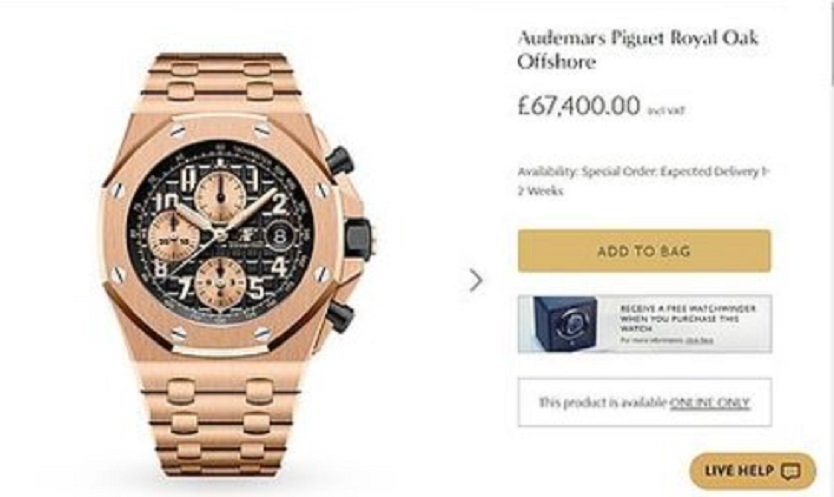 Familia roba costoso reloj