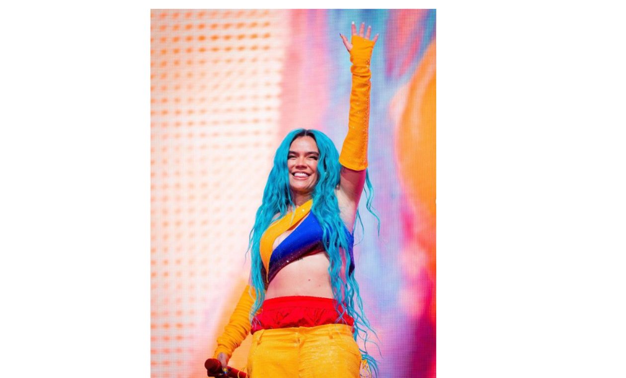 Karol G y el porqué tiene tinturado de azul su cabello... fin al misterio