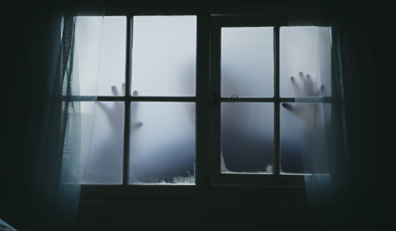 Parálisis del sueño y el fenómeno paranormal de sentir que un fantasma se le monta encima