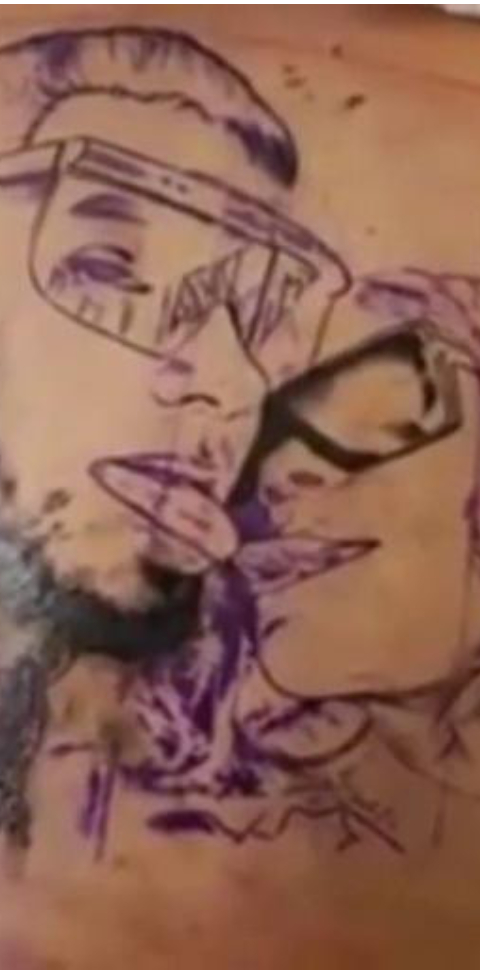 Anuel tatuaje con Karol G