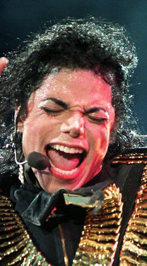 Michael Jackson durante una presentación en Singapore de 1993 (Dangerous Tour)