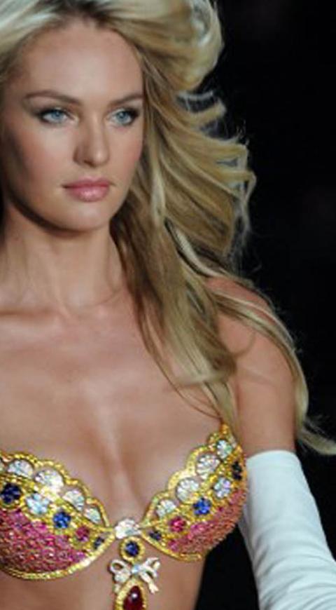 Candice Swanepoel lució el diseño Fantasy Bra en 2013. La prenda tenía un valor de 10 millones de dólares y es la más costosa hasta el momento.