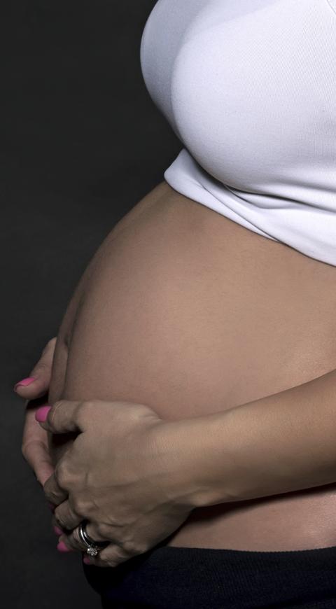 Mujer en estado de embarazo