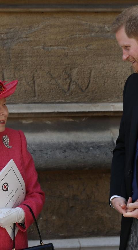 Reina Isabel y Príncipe Carlos