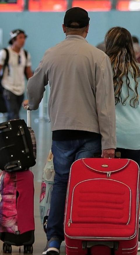 Pasajeros en aeropuerto El Dorado