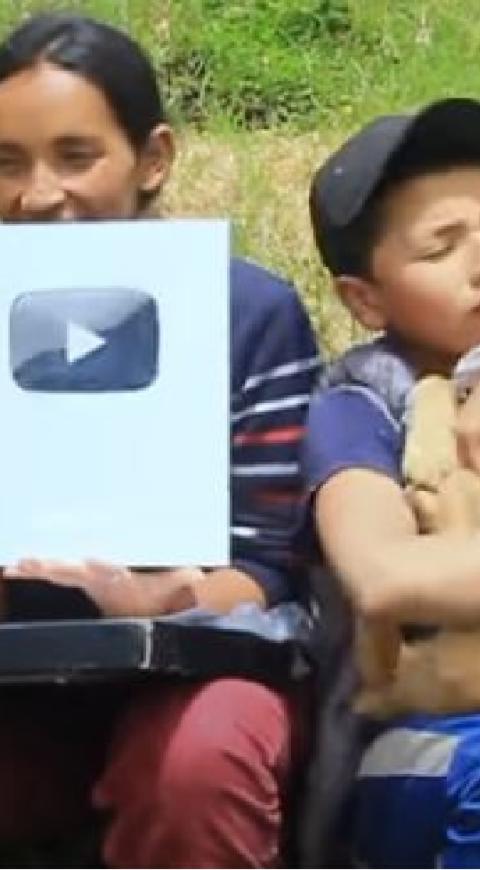 Youtubers campesinos ganan botón de reconocimiento