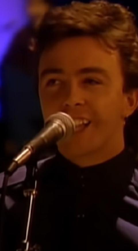Tony Lewis, vocalista de The Outfield