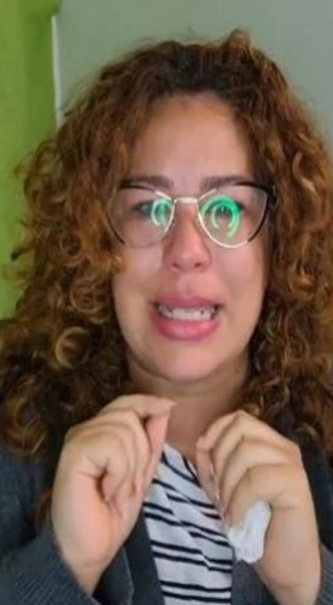 Maestra lamentó entre lágrimas que “esta generación no quiera aprender”