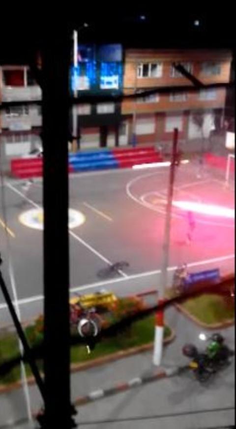 Irresponsables hacen batalla campal con pólvora en Kennedy