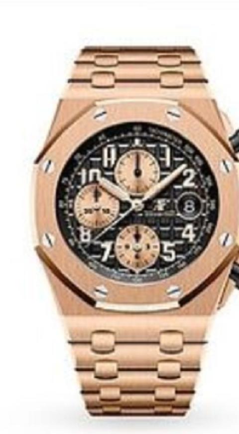 Familia roba costoso reloj