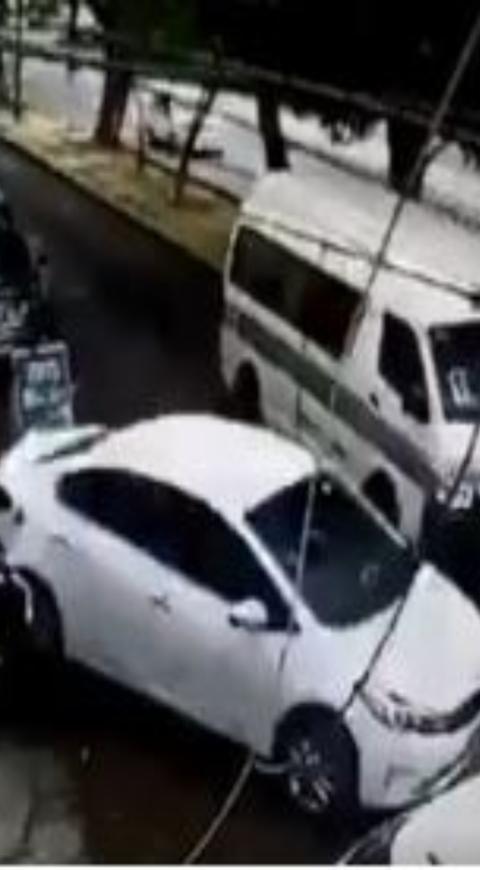 Conductor atropelló a ladrones que intentaron robarlo en México