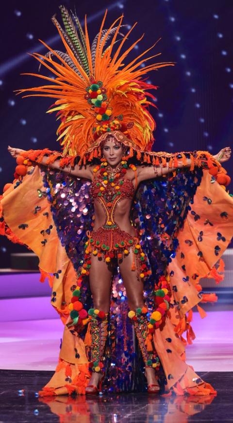 Desfile en traje típico de Laura Olascuaga en Miss Universo