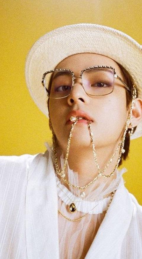 BTS - V