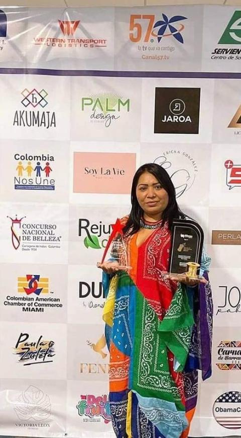Conservando su esencia ancestral crea accesorios a partir de las técnicas de la cultura wayuu