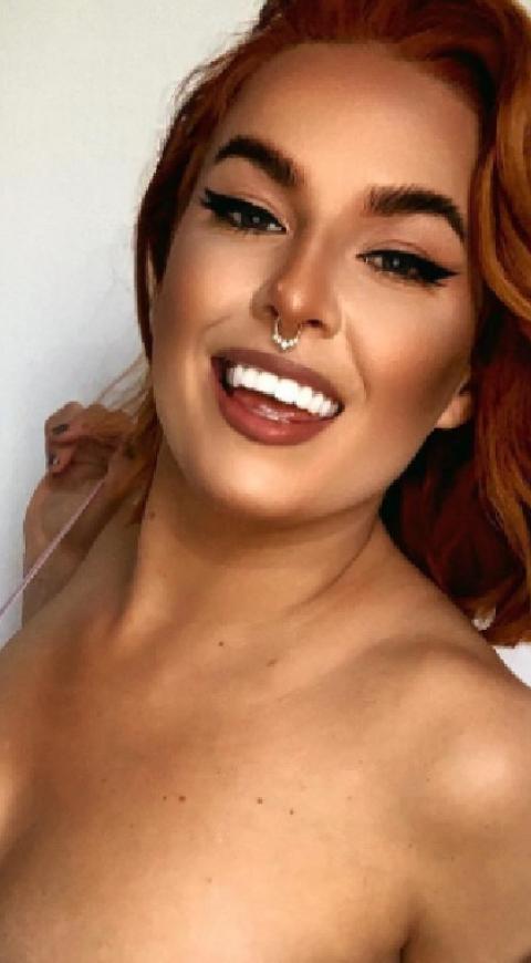 Modelo que gana mucho dinero por orinar Modelo que gana mucho dinero por orinar