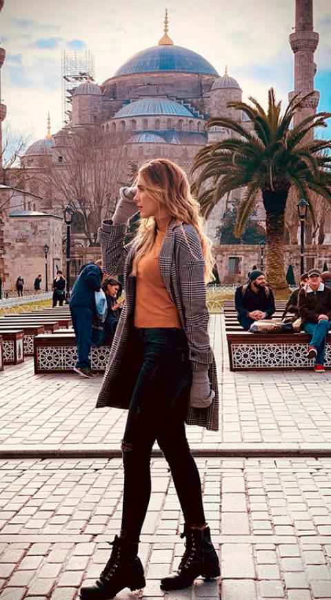 Daniela Ospina de viaje