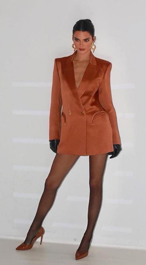 La modelo ha lucido varios mini vestidos en diferentes eventos sociales.