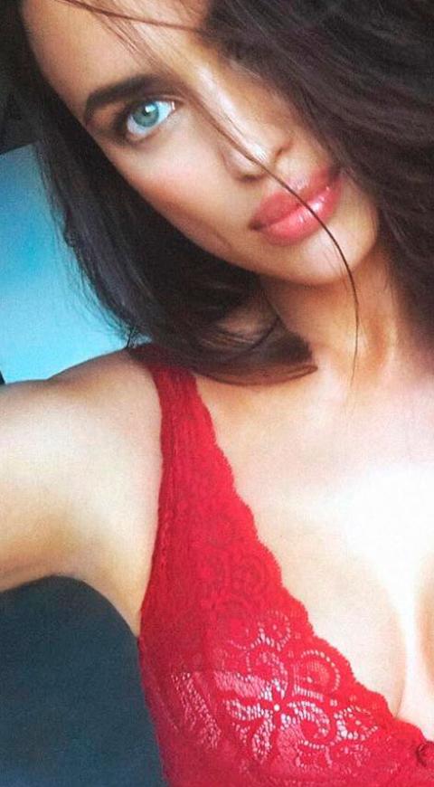 Irina Shayk muestra su lado sexy en redes sociales
