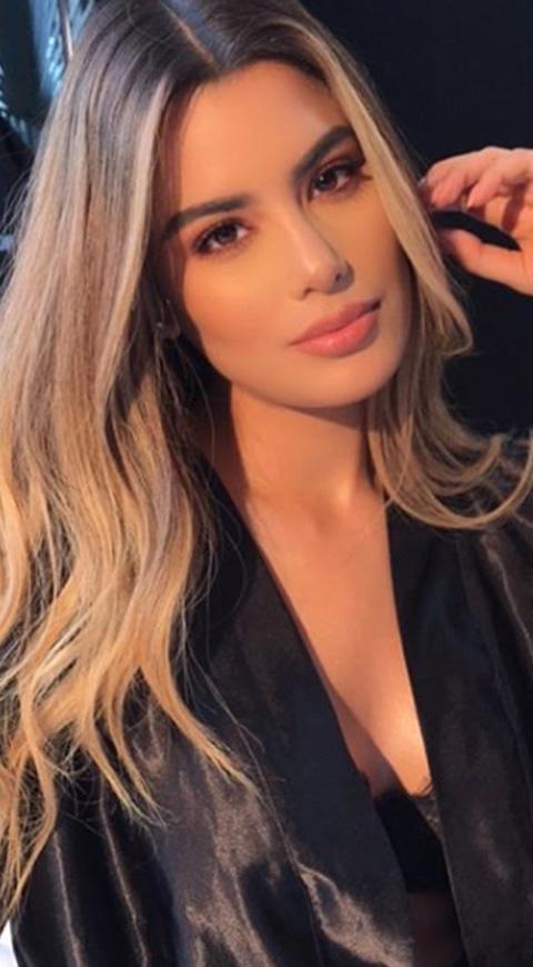 La modelo compartió un chat que sostuvo con la exreina para demostrar su inocencia.