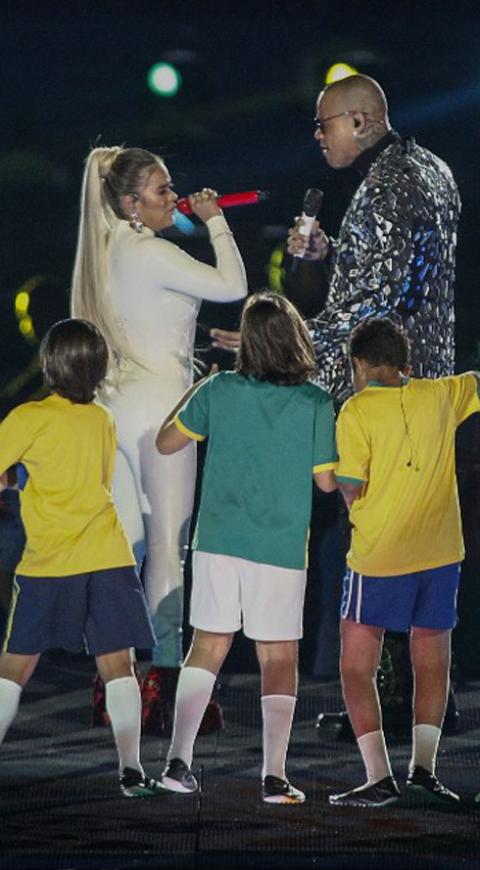 Karol G y Léo Santana, en la Copa América