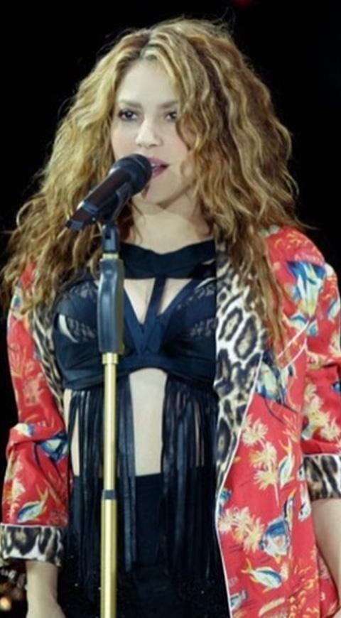 La cantante es centro de comentarios por su vientre.