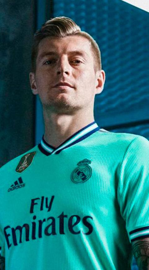 Tony Kroos juega con el Real Madrid