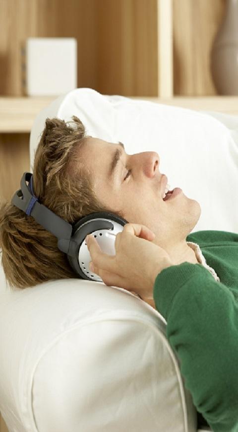 Escuchando música/Referencia