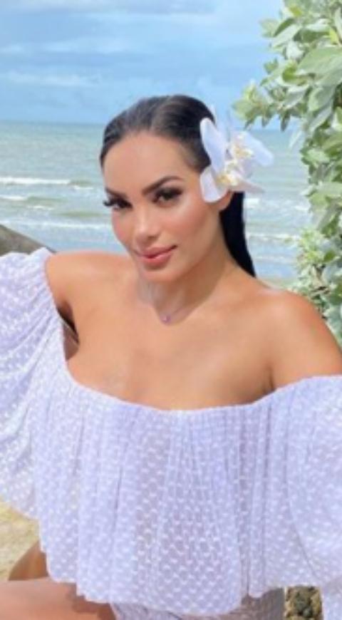 Andrea Valdiri Andrea Valdiri