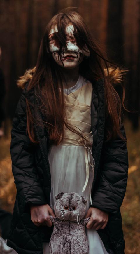 Niños que ven fantsmas Niña atemorizada por fantasma en su casa