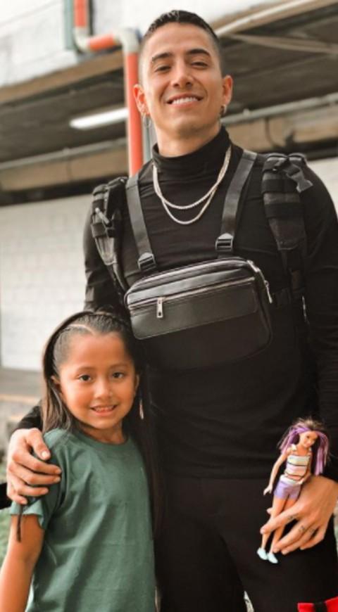 A la pequeña no le gusta que su papá tenga novia