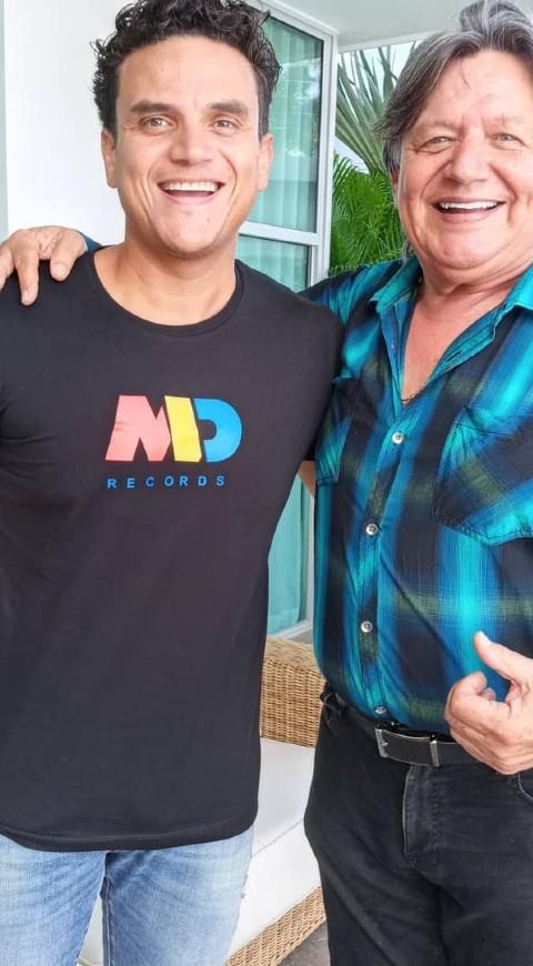 Silvestre Dangond junto a su padre, William Dangond