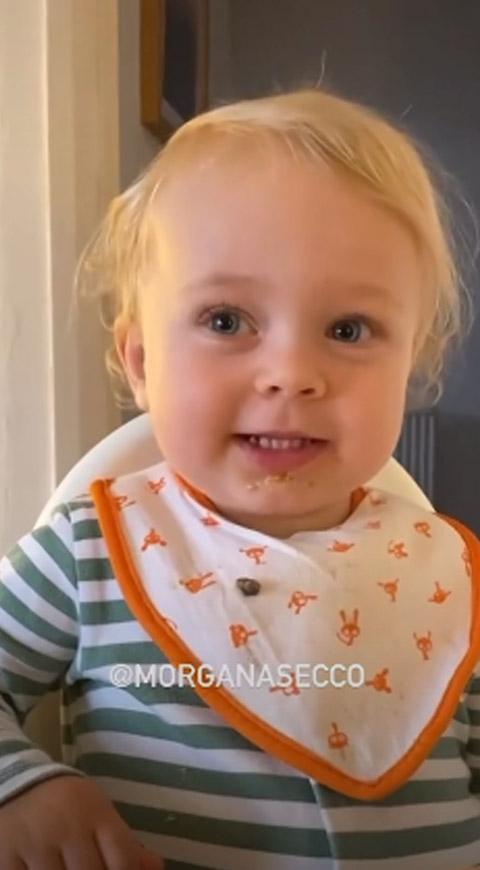 Niña de 2 años pronuncia palabras difíciles