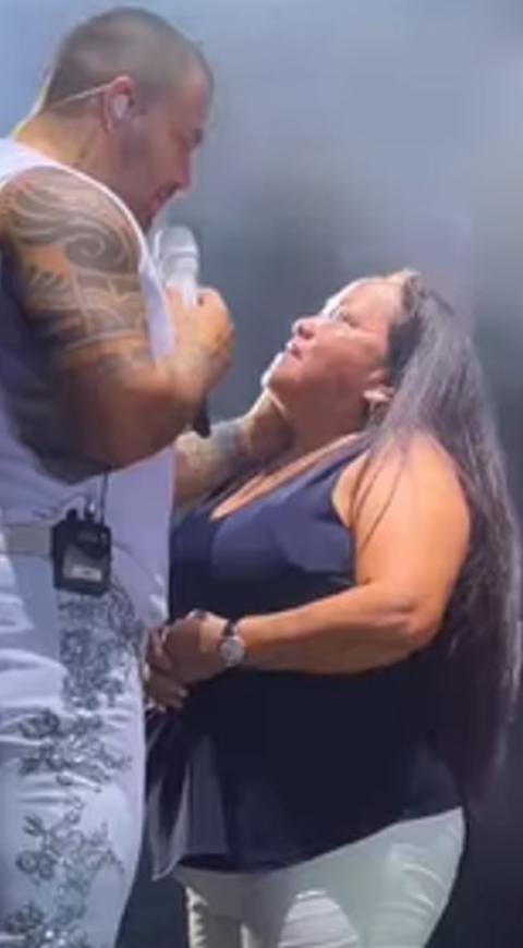 Jessi Uribe con fanática Jessi Uribe con fanática