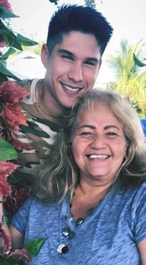 Chyno Miranda y su mamá Chyno Miranda y su mamá
