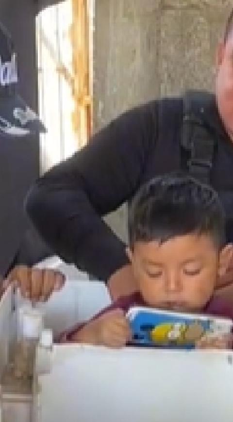 Niño se quedó atorado en lavadora Niño se quedó atorado en lavadora