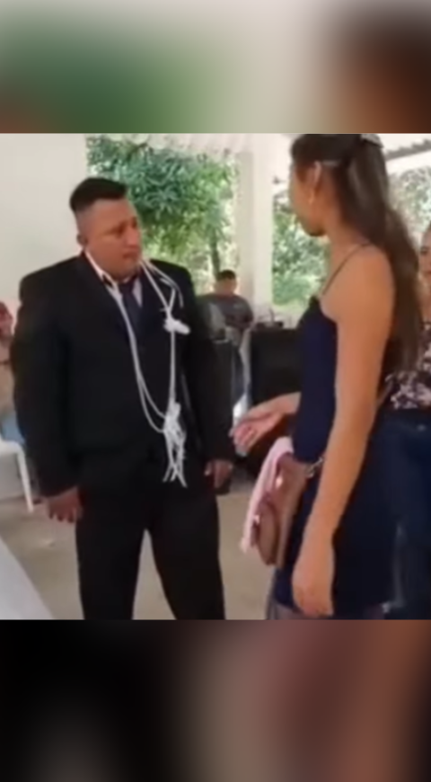 novio llorando al ver a su ex llegar a su boda con otro hombre novio llorando al ver a su ex llegar a su boda con otro hombre