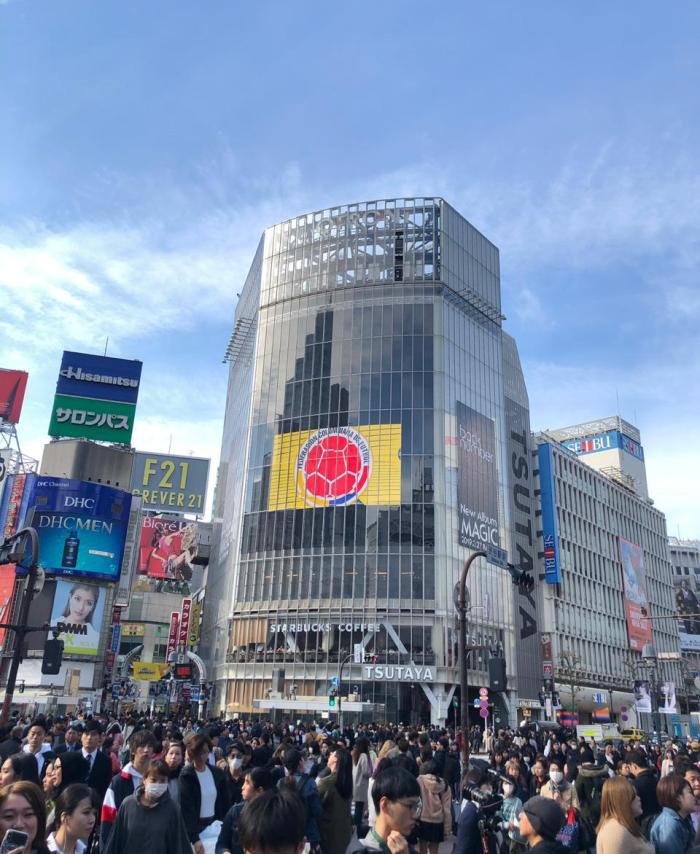 La camiseta de la Selección Colombia presentada en el Times Square de Japón