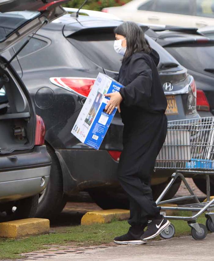 Día sin IVA: largas filas en establecimientos