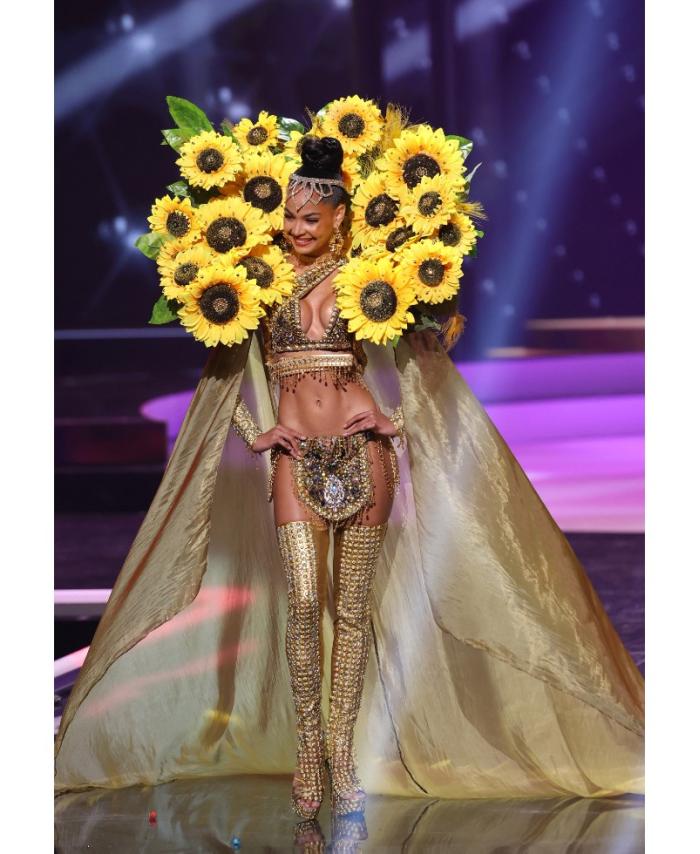 Miss República Dominicana, Kimberly Jiménez en Mis Universo - desfile en traje típico