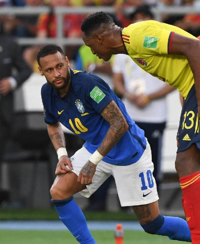 Cara a cara entre Yerry Mina y Neymar