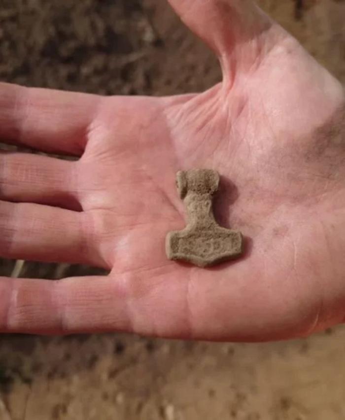 Imagen del amuleto con forma de martillo de Thor