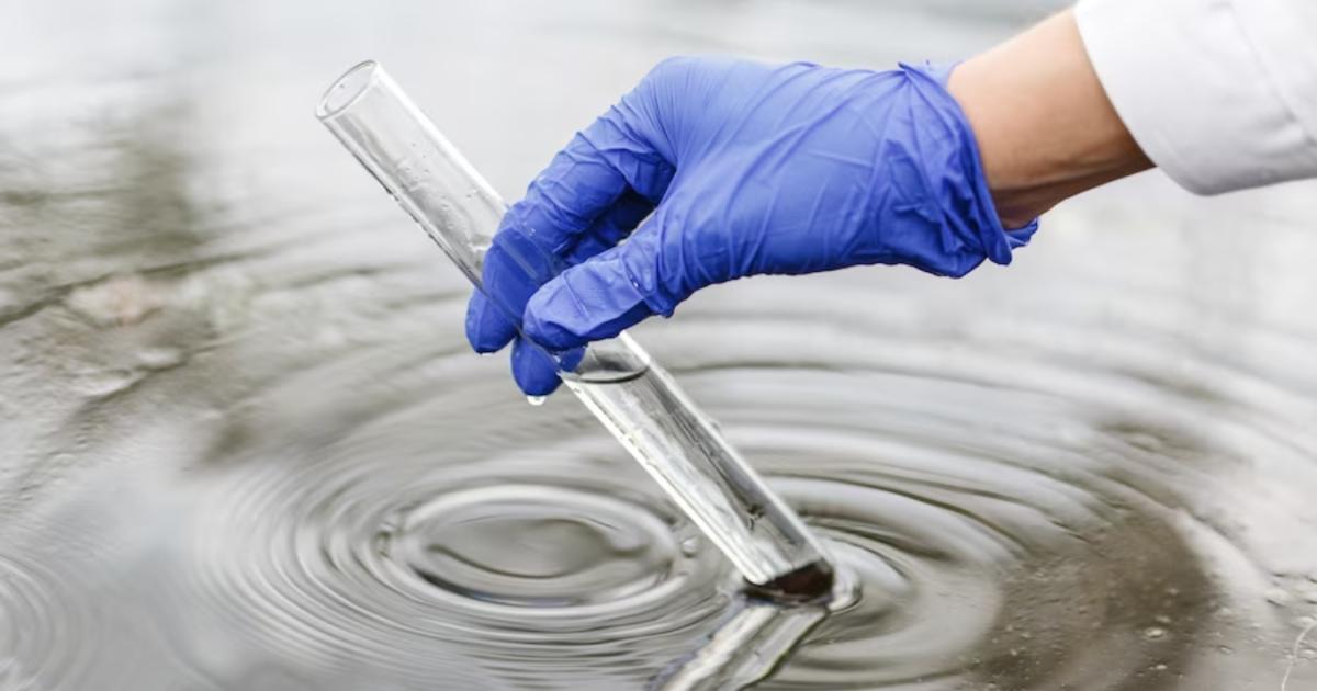El significado poco conocido de soñar con agua sucia: te sorprenderá