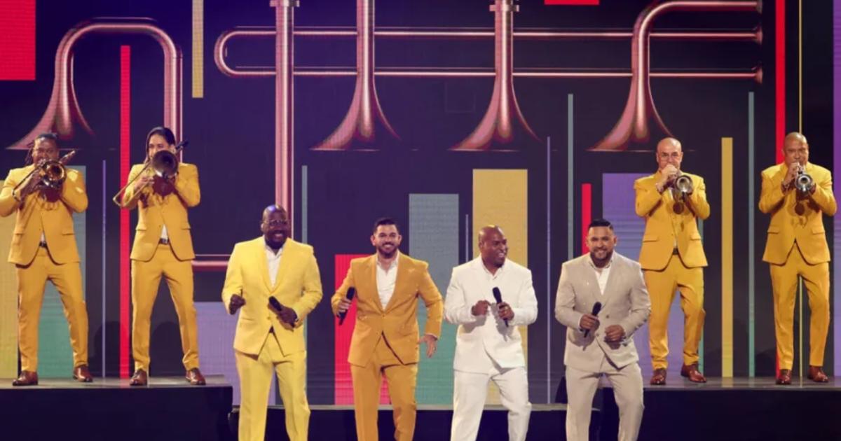 Grupo Niche rinde homenaje a ‘Cali Pachanguero’ en su actuación de los Billboard Latin Music Awards