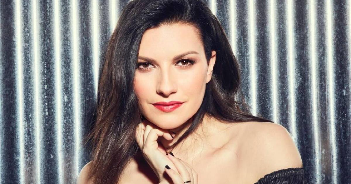La reacción de Laura Pausini tras sufrir aparatosa caída en concierto