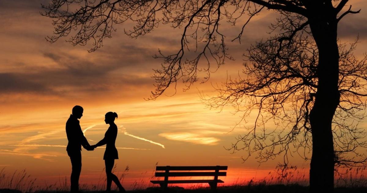 Signos zodiacales que recibirán sorpresas en el amor en los últimos días de abril 2025