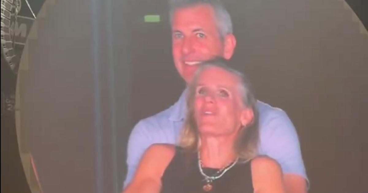 Ruedan cabezas por escándalo romántico de CEO de Astronomer en concierto de Coldplay